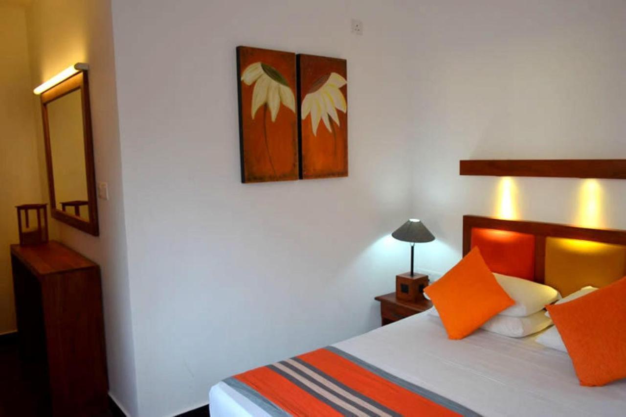 Star Beach Guest House Negombo Exterior foto